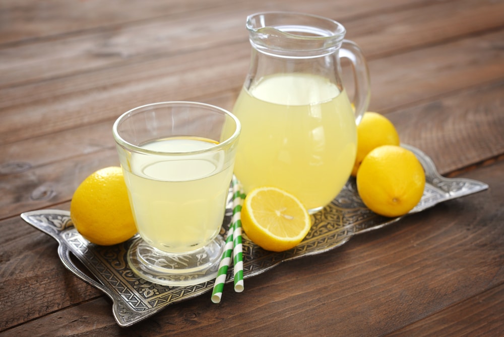 boire de l'eau citronnée